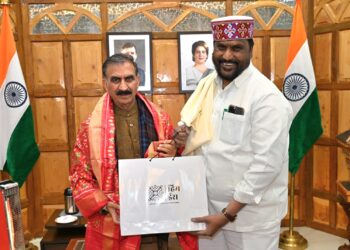 अदलुरी लक्ष्मण कुमार ने मुख्यमंत्री से भेंट की, मुख्यमंत्री को तेलंगाना में राइजिंग ग्लोबल समिट 2025 के लिए किया आमत्रित