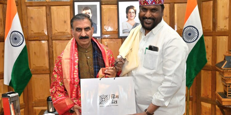 अदलुरी लक्ष्मण कुमार ने मुख्यमंत्री से भेंट की, मुख्यमंत्री को तेलंगाना में राइजिंग ग्लोबल समिट 2025 के लिए किया आमत्रित