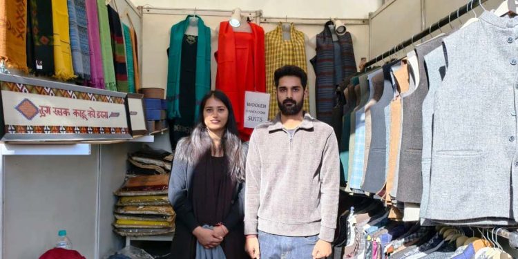 मां का सपना, भाई बहन ने बना लिया अपना