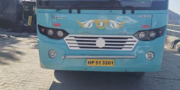 आरटीओ शिमला ने बिना वैध दस्तावेजों और एक्सपायर्ड फिटनेस वाली बस जब्त की; बकाया कर 2021 से लंबित