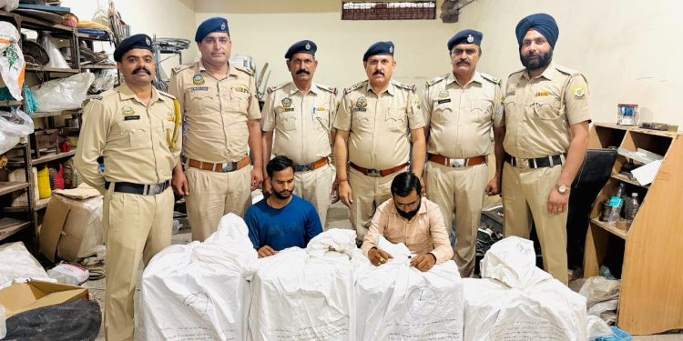 हिमाचल पुलिस एवं ड्रग विभाग की बद्दी में एक बड़ी संयुक्त कार्रवाई : 2.23 लाख से अधिक नशीली गोलियां बरामद, दो आरोपी गिरफ्तार